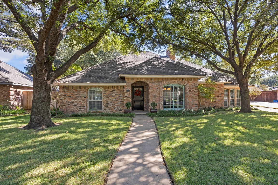 6613 Eton Court Benbrook TX 76132