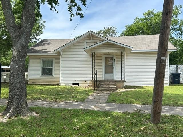 107 S Sears Street Whitewright TX 75491