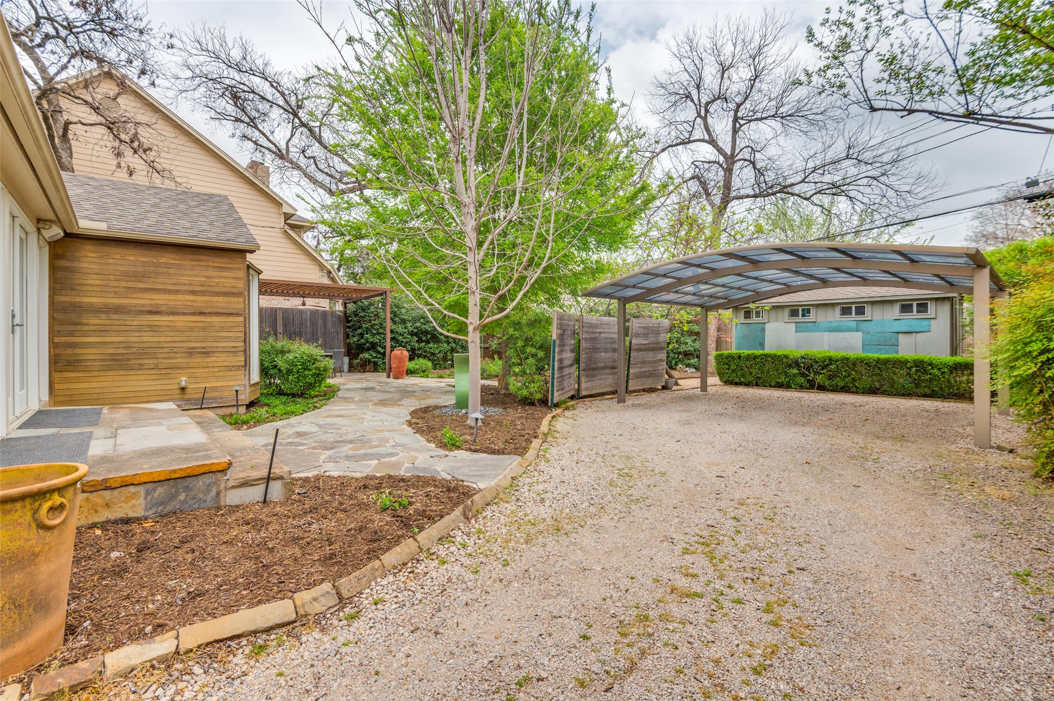 4446 Taos Road Dallas TX 75209