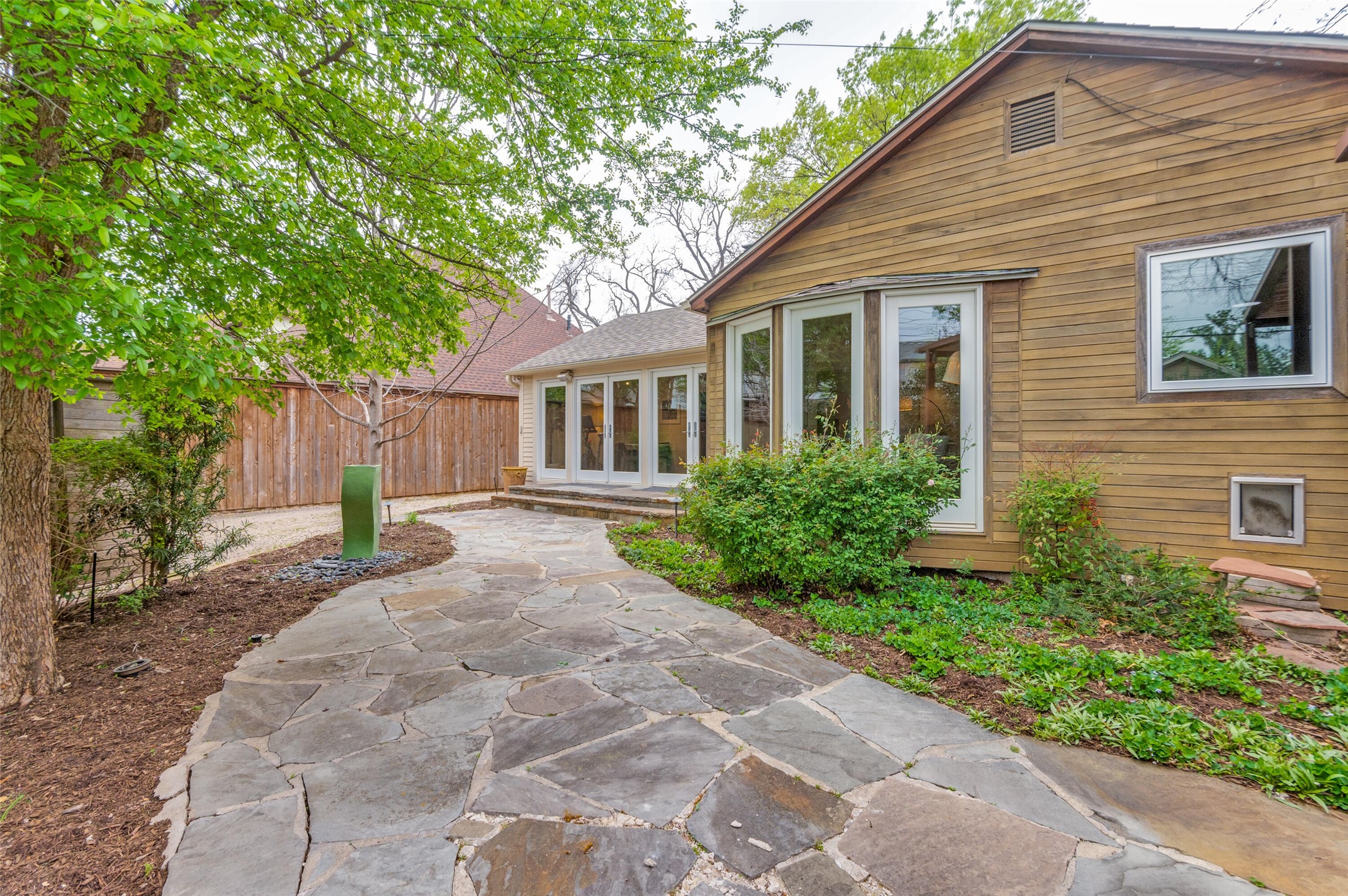 4446 Taos Road Dallas TX 75209
