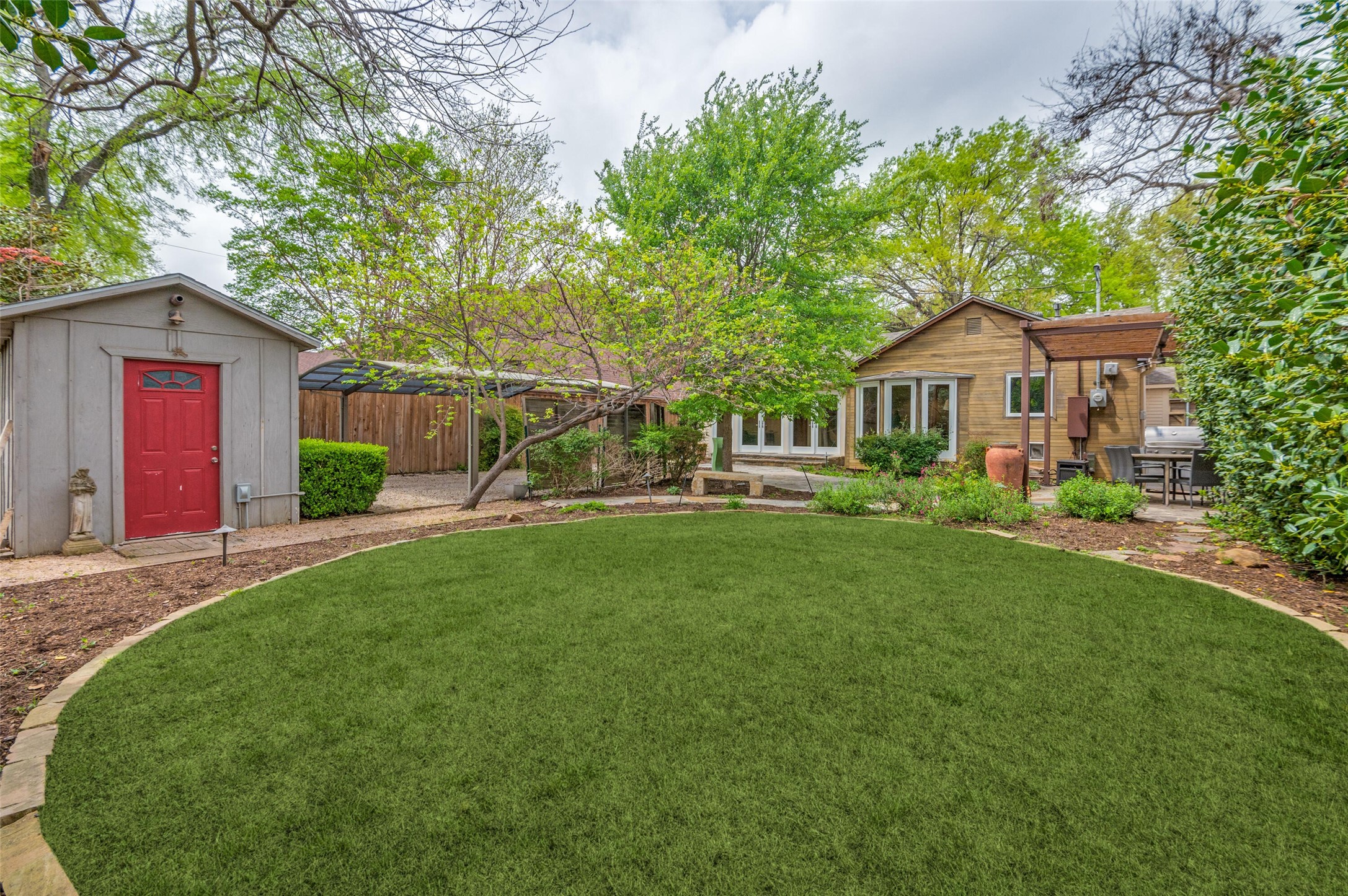 4446 Taos Road Dallas TX 75209