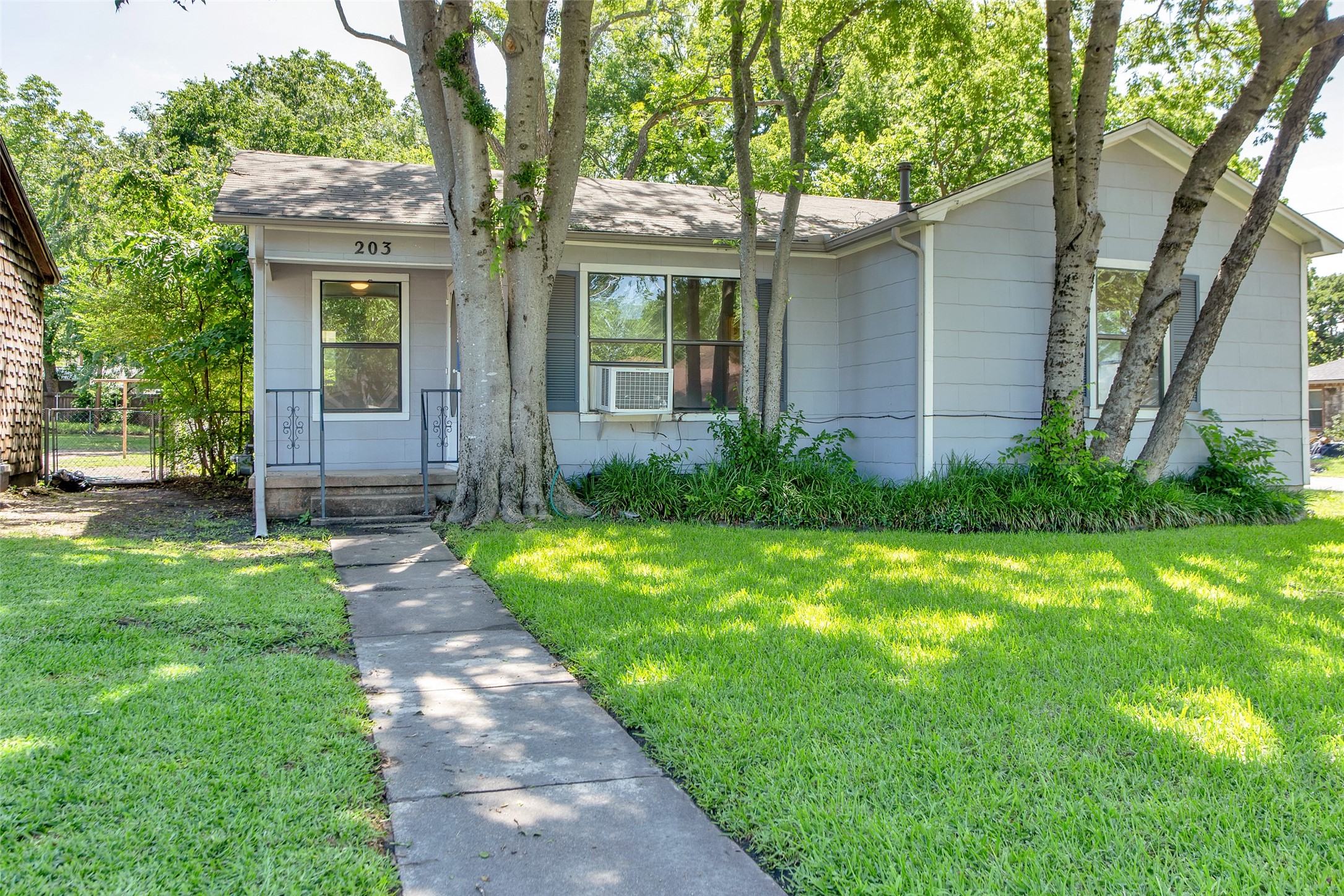203 N Tolbert Avenue Sherman TX 75092
