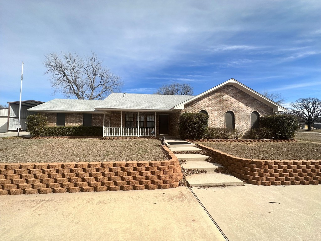 900 N Avenue G Cross Plains TX 76443