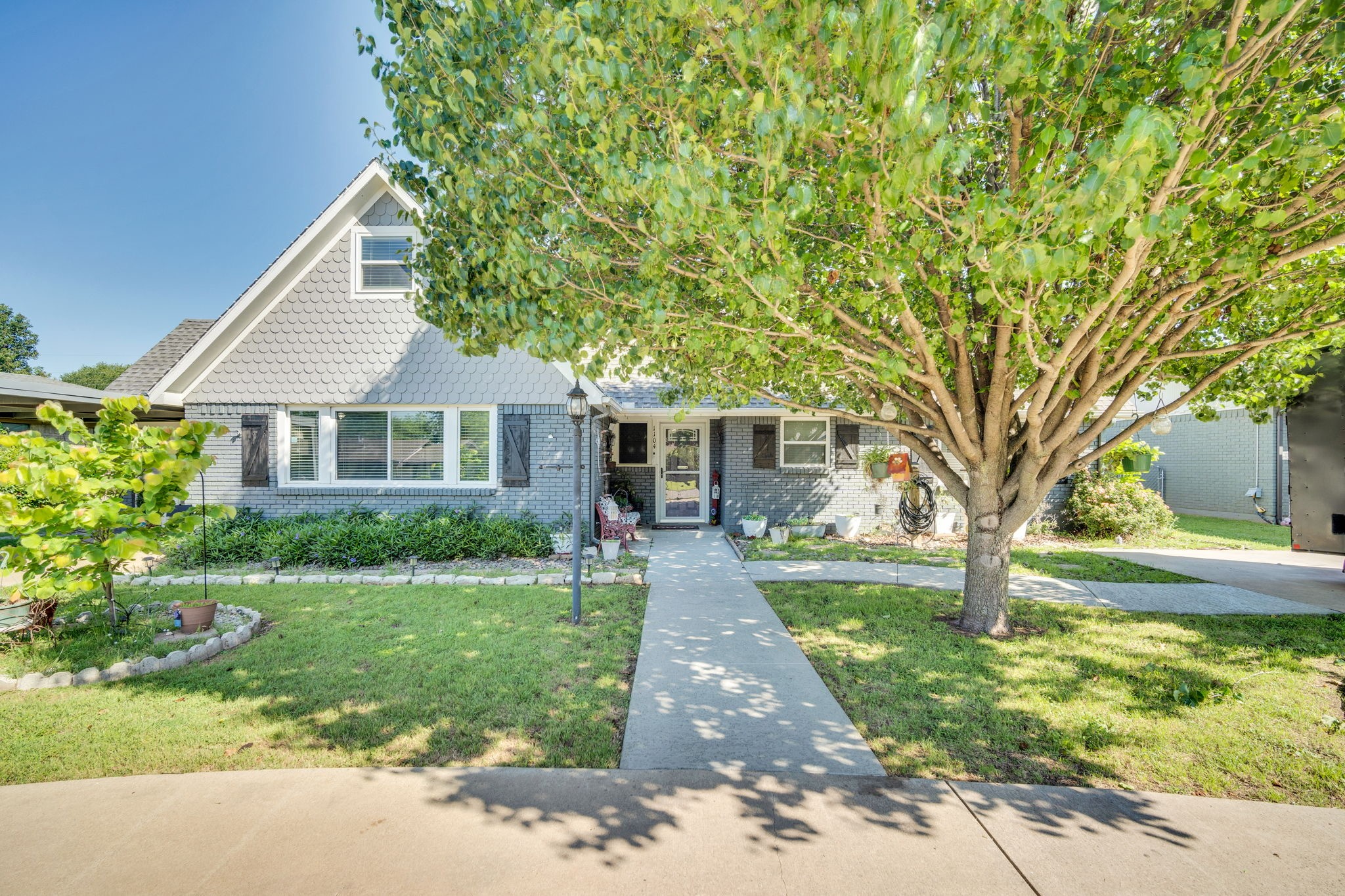 1104 Sheridan Lane Cleburne TX 76033