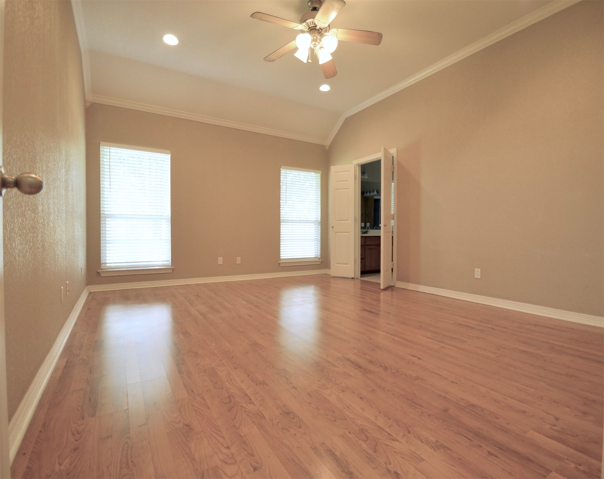 924 Lands End Cove Hewitt TX 76643