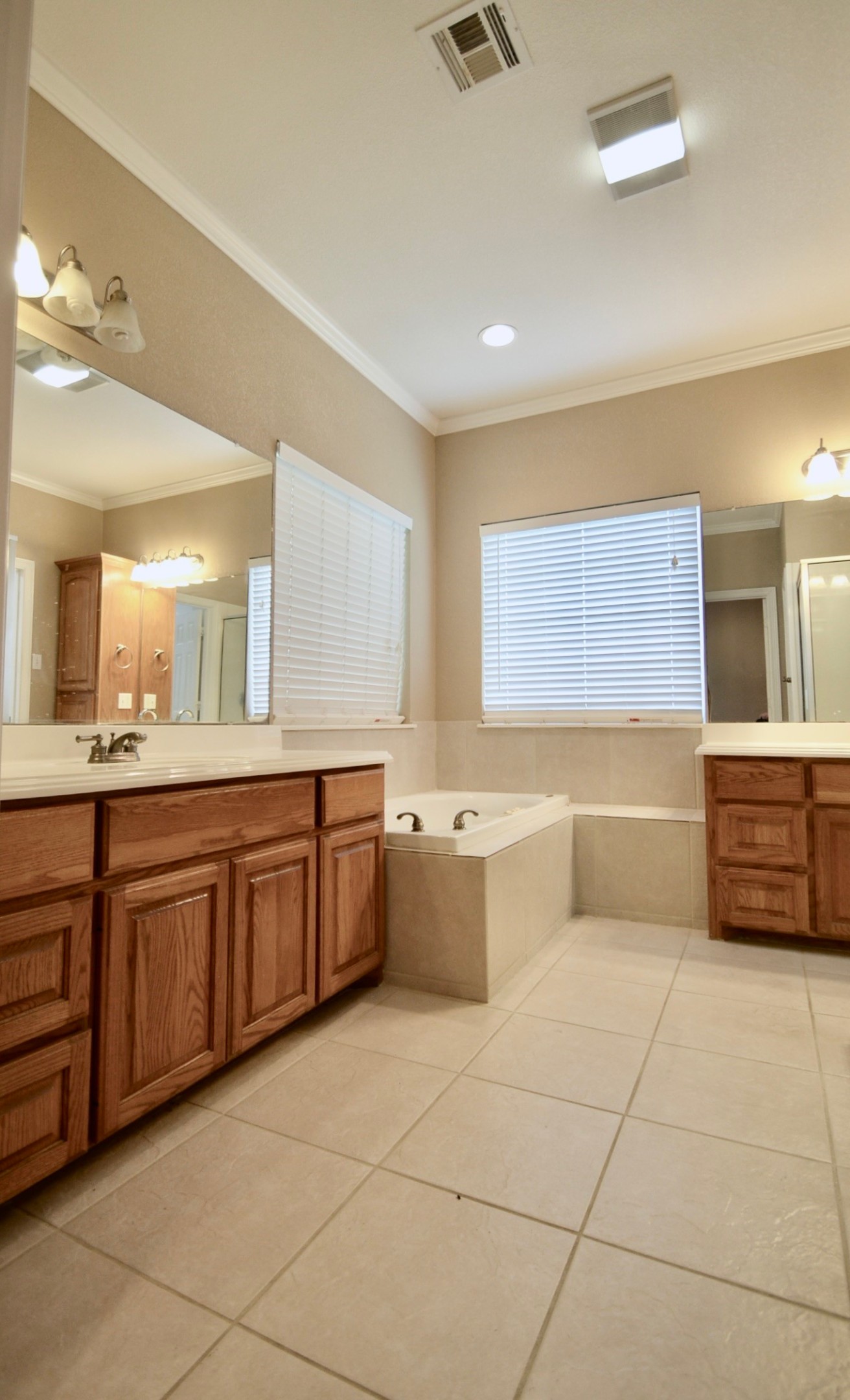924 Lands End Cove Hewitt TX 76643