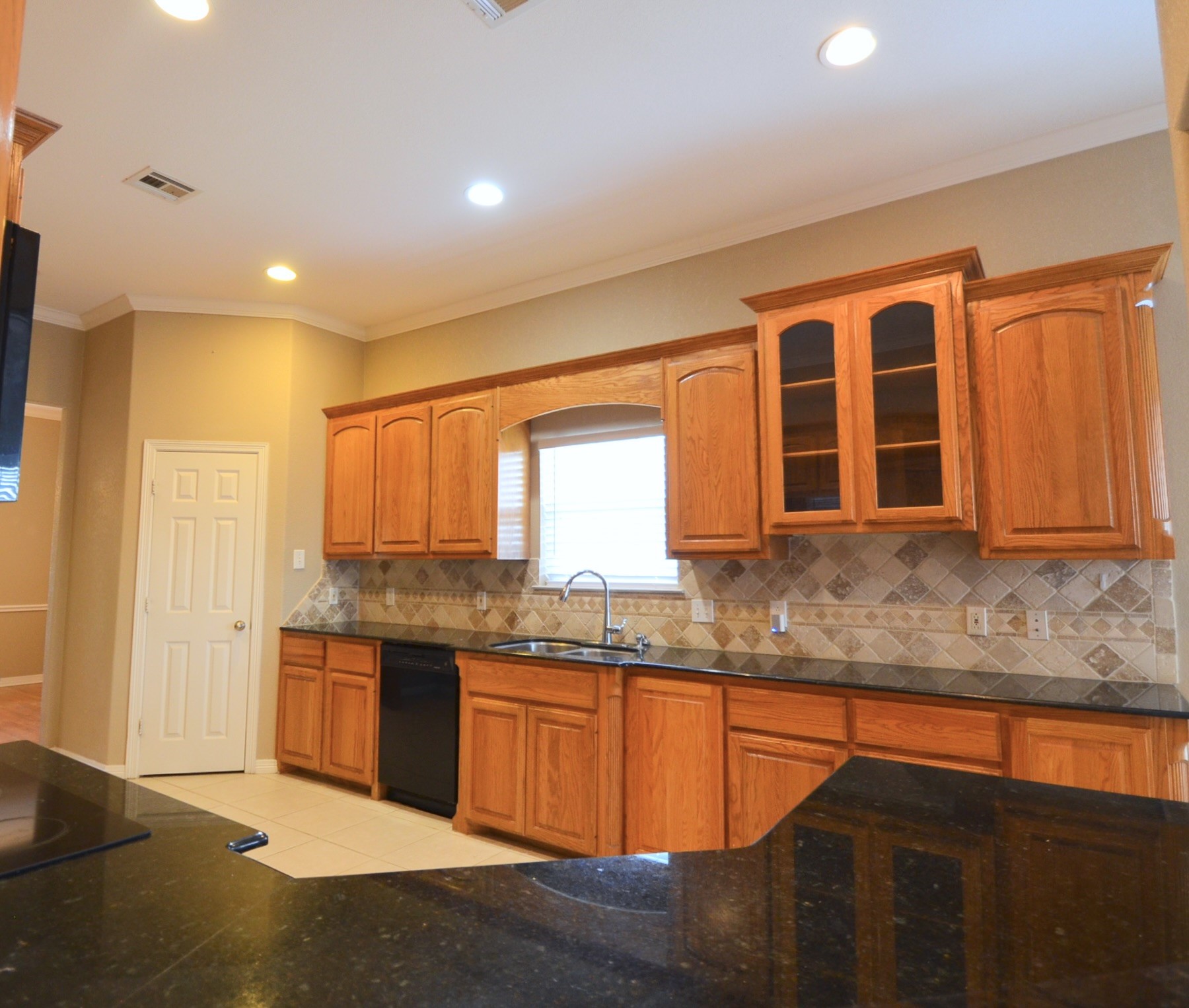 924 Lands End Cove Hewitt TX 76643