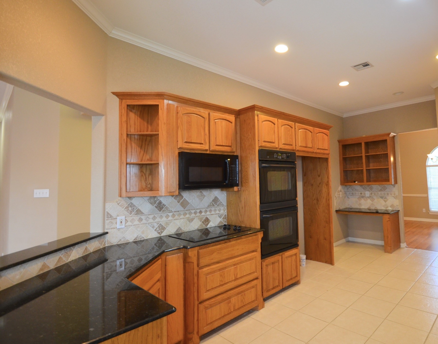 924 Lands End Cove Hewitt TX 76643