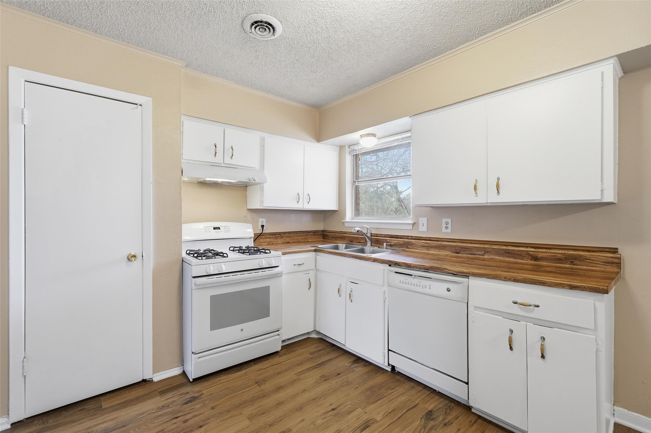 2502 Wanda Drive Mesquite TX 75149