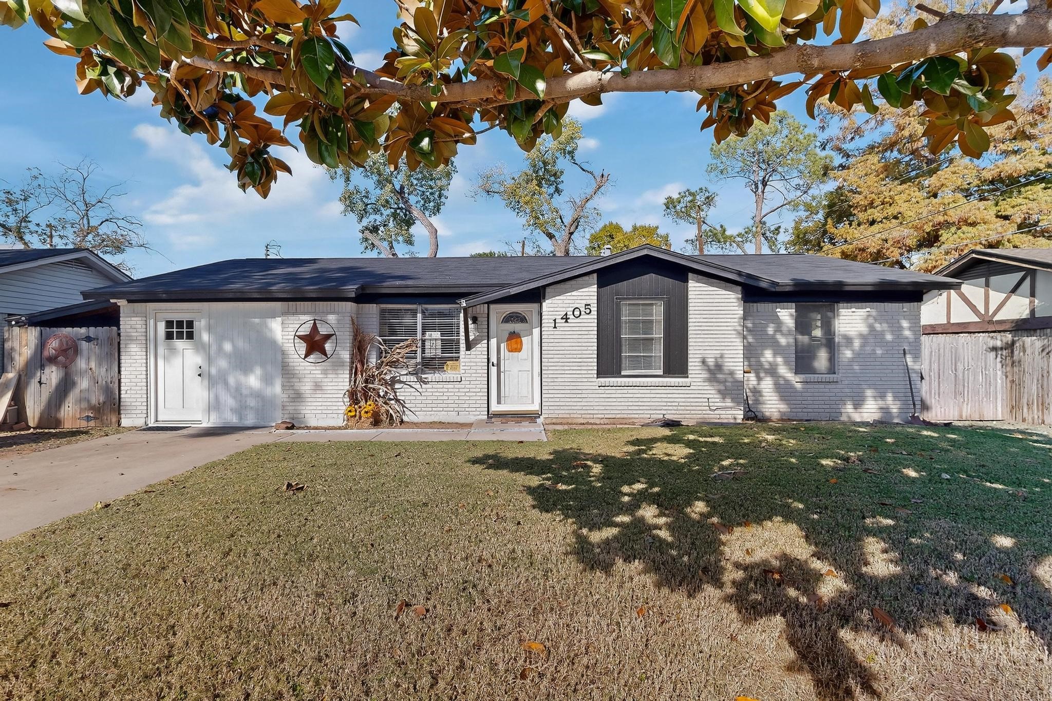1405 Bryan Drive Bedford TX 76022