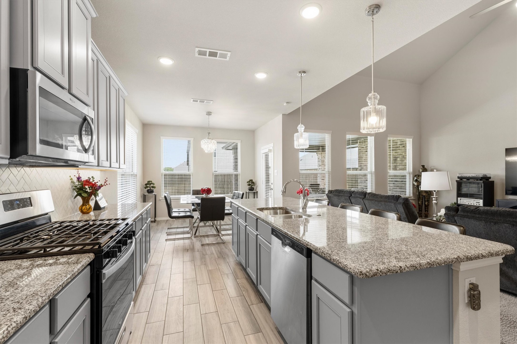 702 Matador Lane Arlington TX 76002