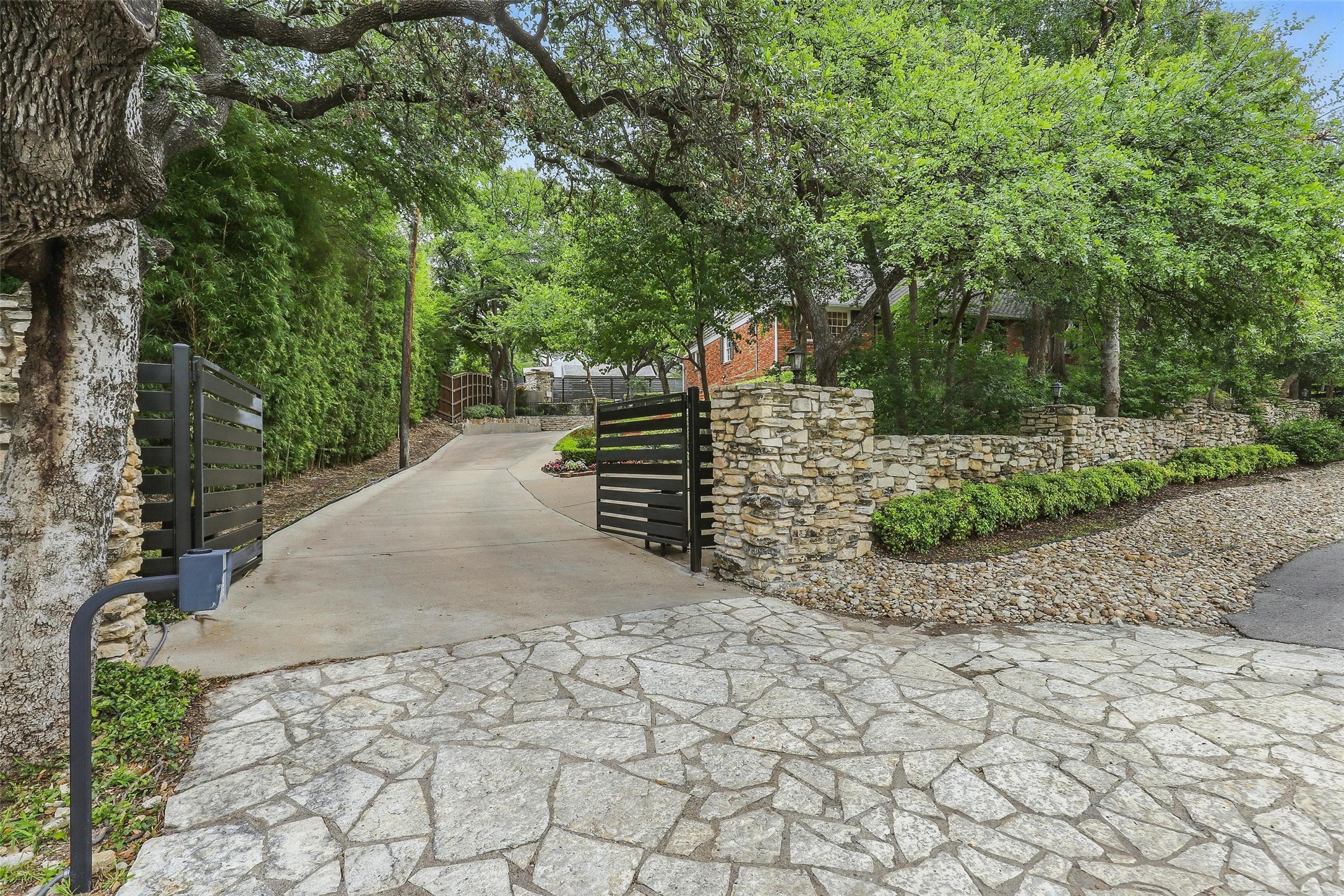 208 Rockwood Park Drive Fort Worth TX 76107