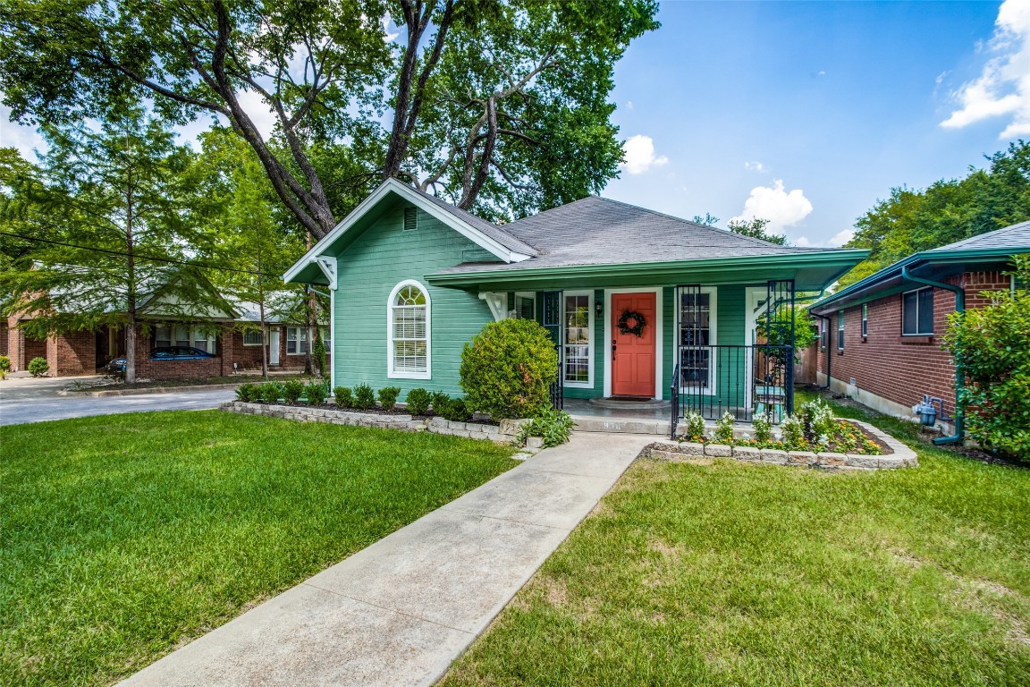 938 N Clinton Avenue Dallas TX 75208