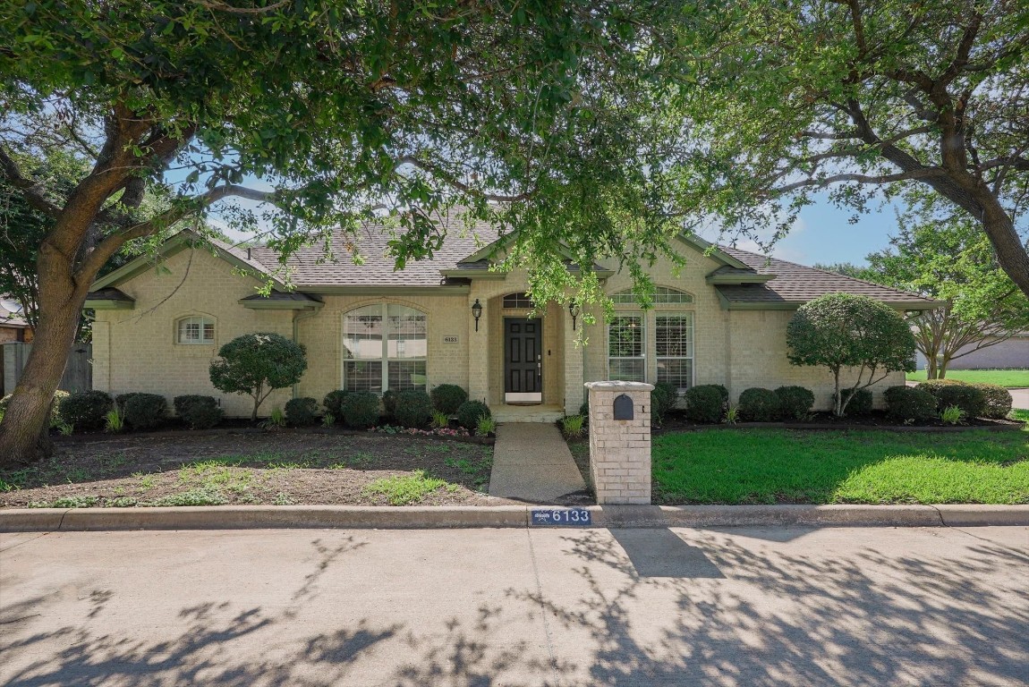 6133 Woodgarden Lane Benbrook TX 76132
