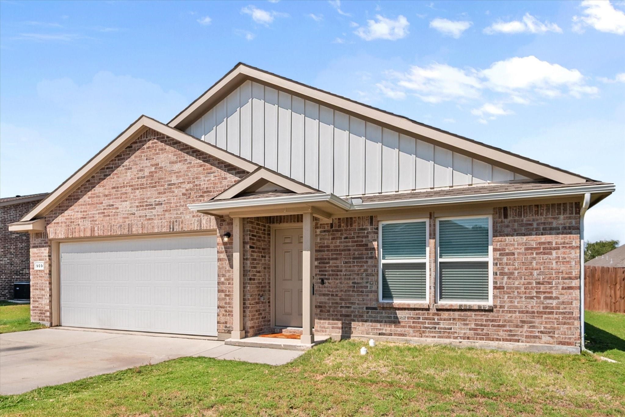909 Avagail Avenue Springtown TX 76082