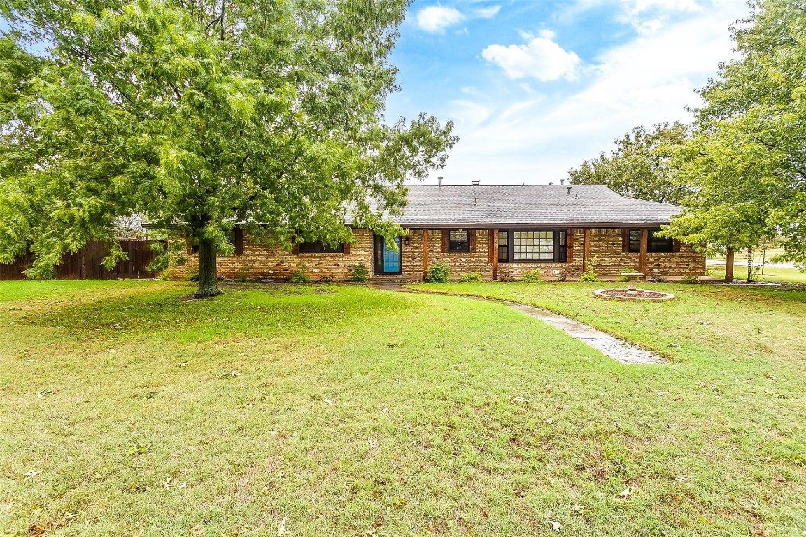 425 N Trail Street Crowley TX 76036