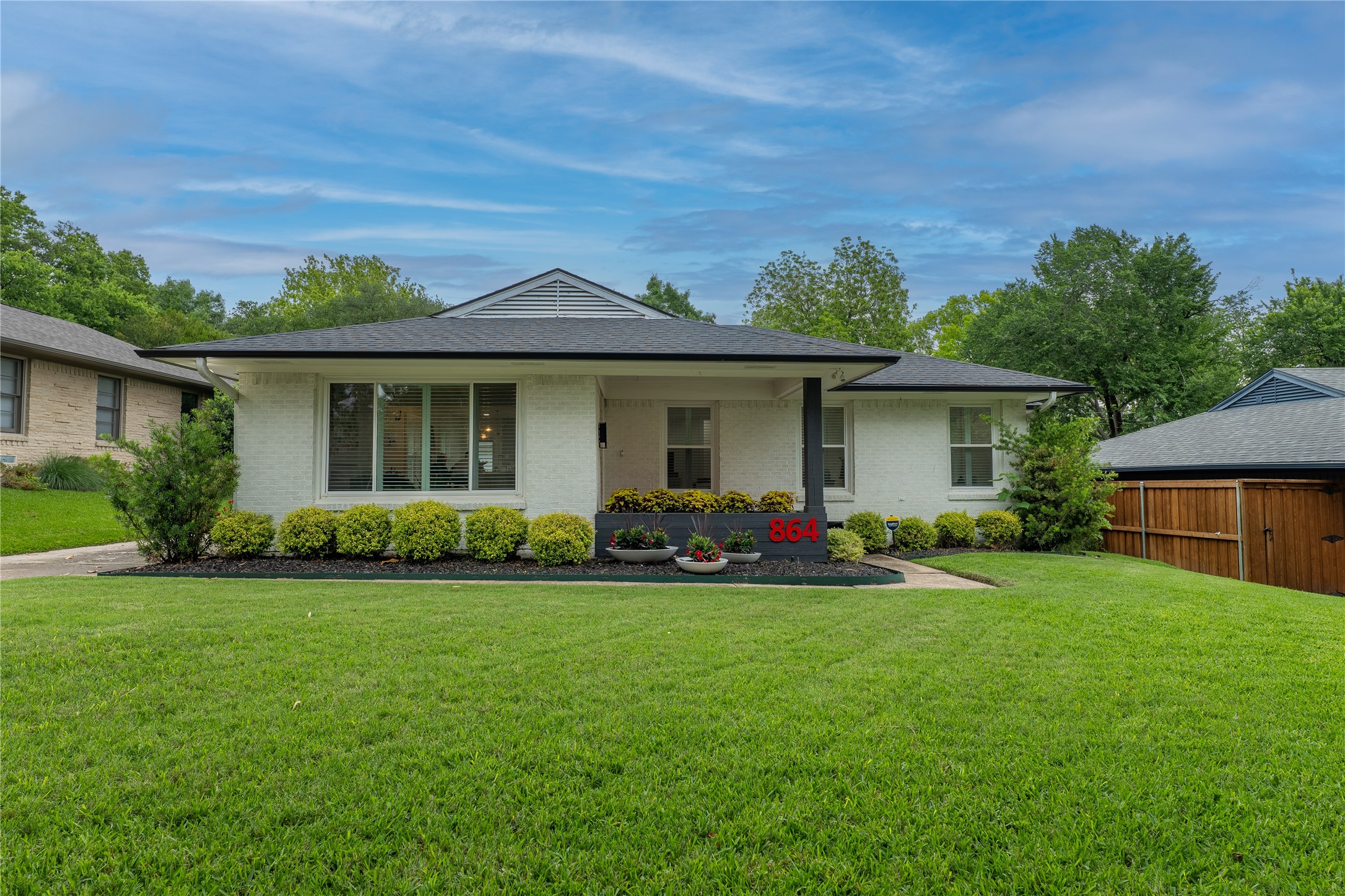 864 Peavy Road Dallas TX 75218