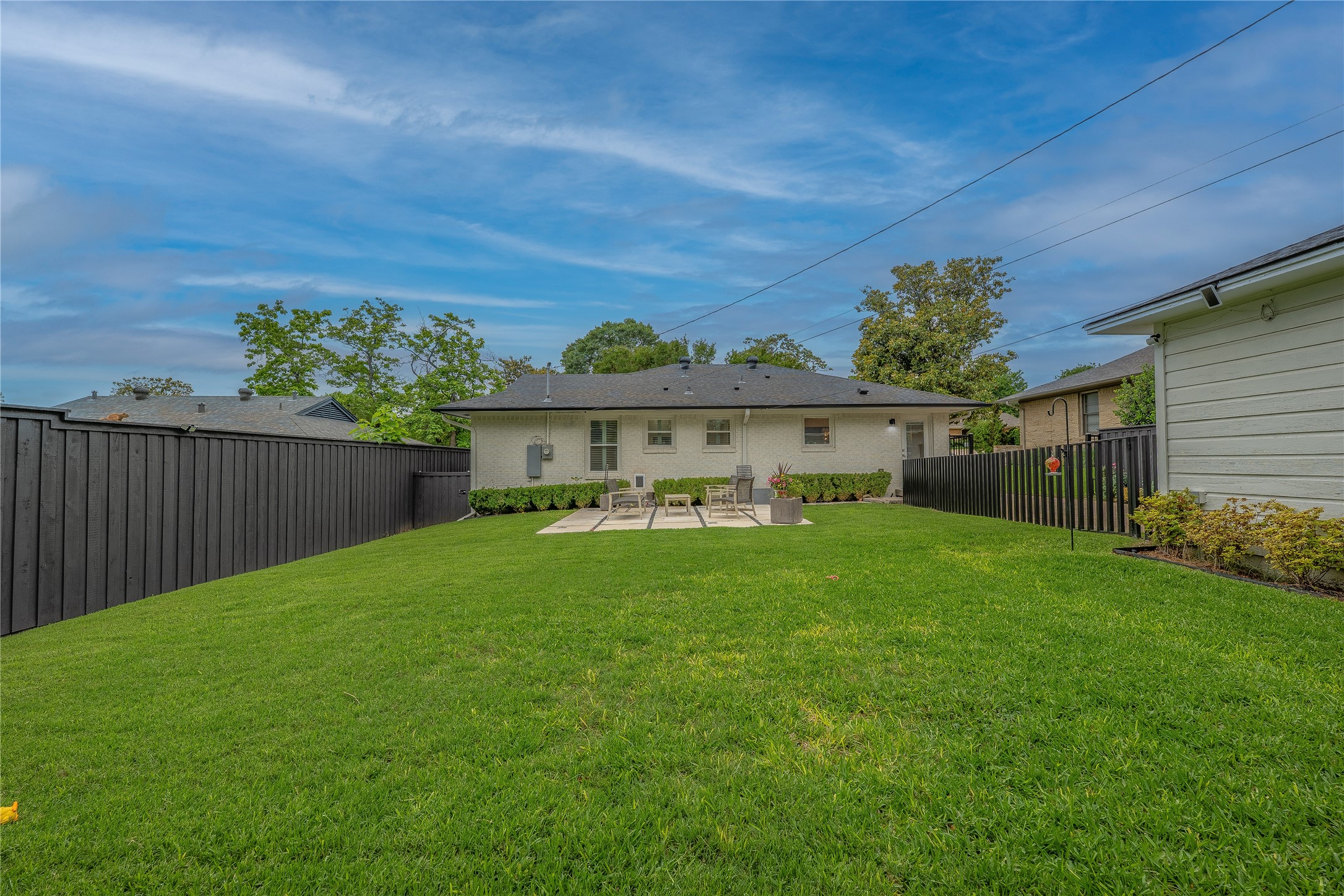 864 Peavy Road Dallas TX 75218