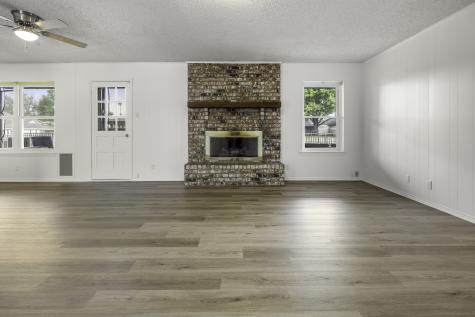 304 Tahiti Drive Granbury TX 76048