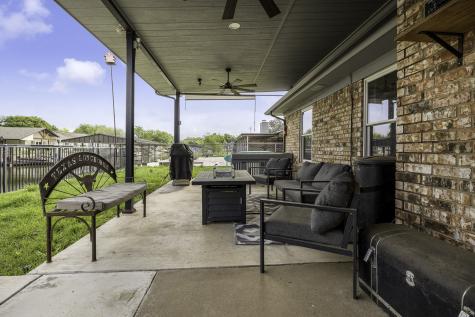 304 Tahiti Drive Granbury TX 76048