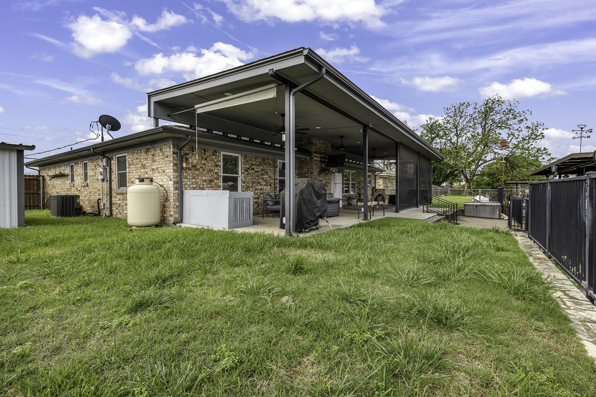 304 Tahiti Drive Granbury TX 76048