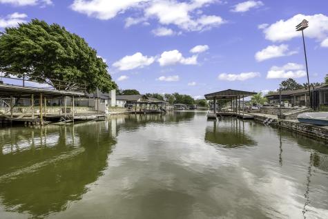 304 Tahiti Drive Granbury TX 76048