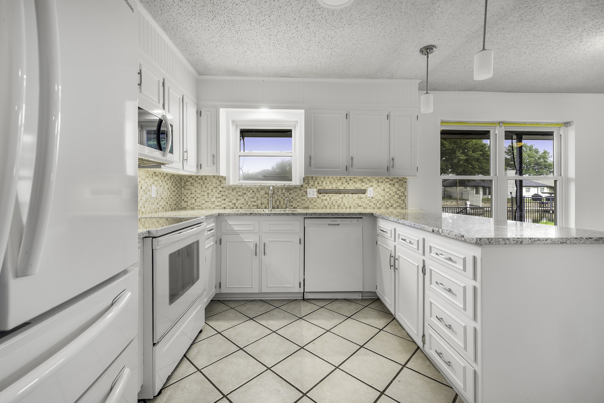 304 Tahiti Drive Granbury TX 76048