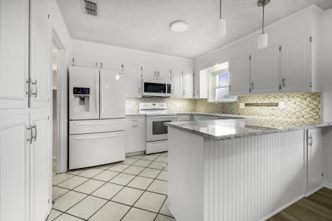 304 Tahiti Drive Granbury TX 76048