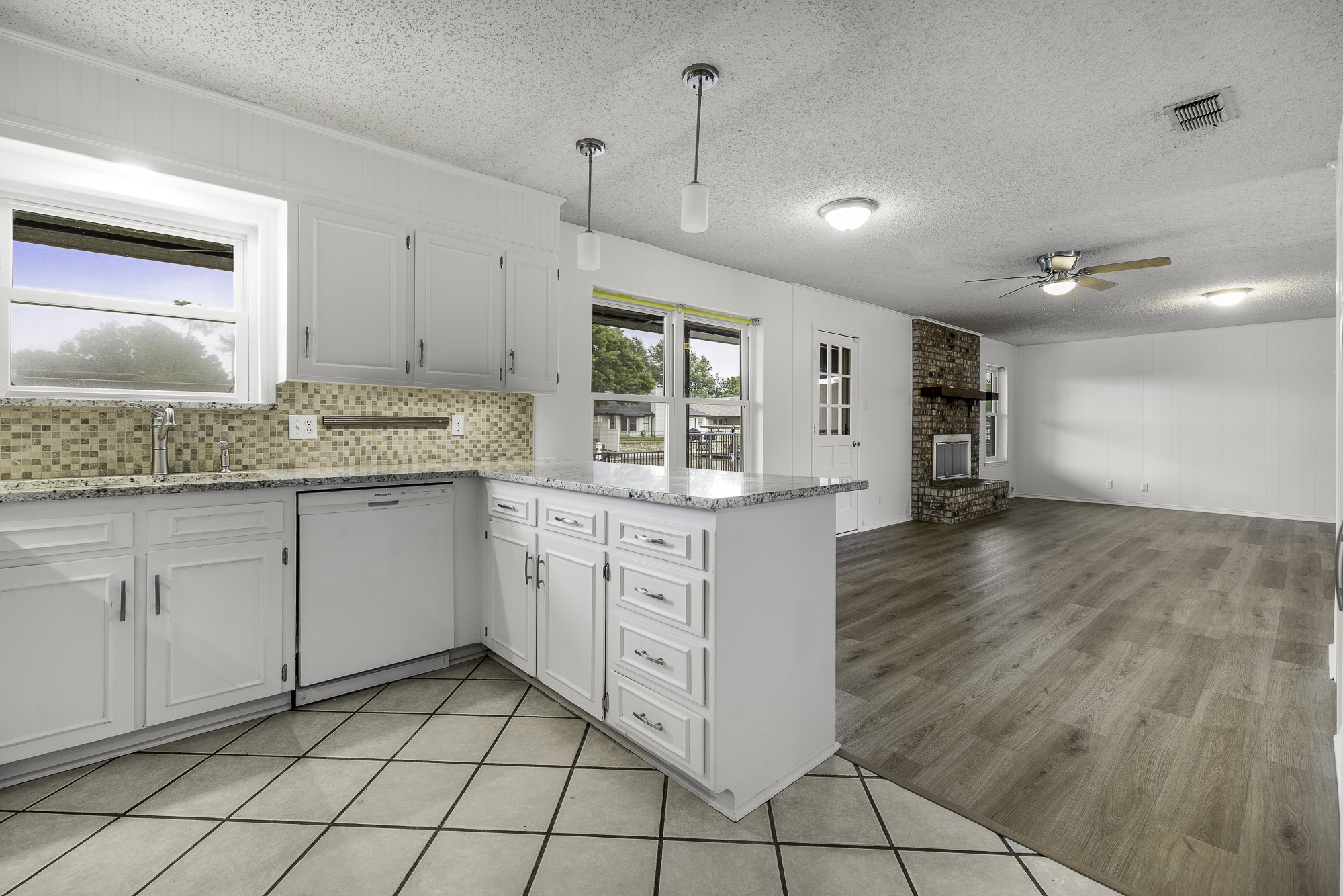 304 Tahiti Drive Granbury TX 76048
