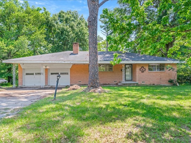 1016 N Saline Grand Saline TX 75140