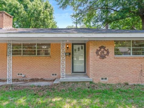 1016 N Saline Grand Saline TX 75140