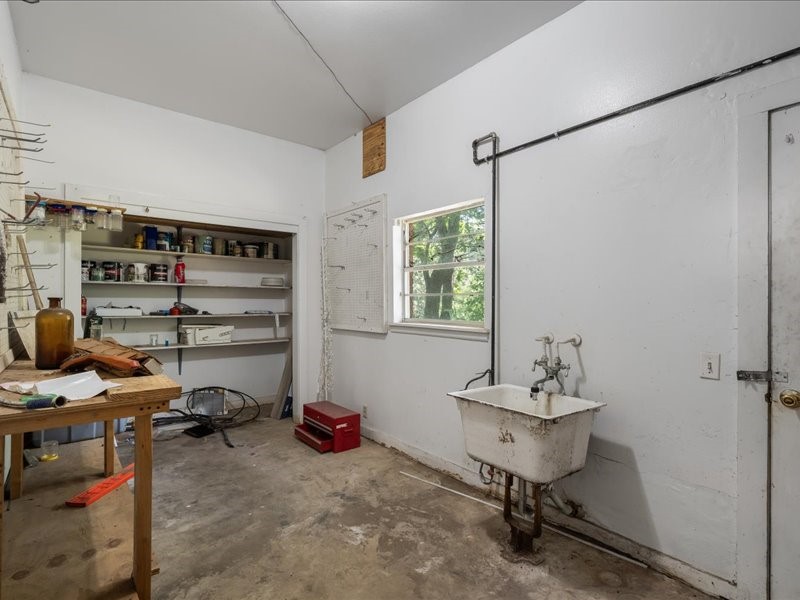 1016 N Saline Grand Saline TX 75140