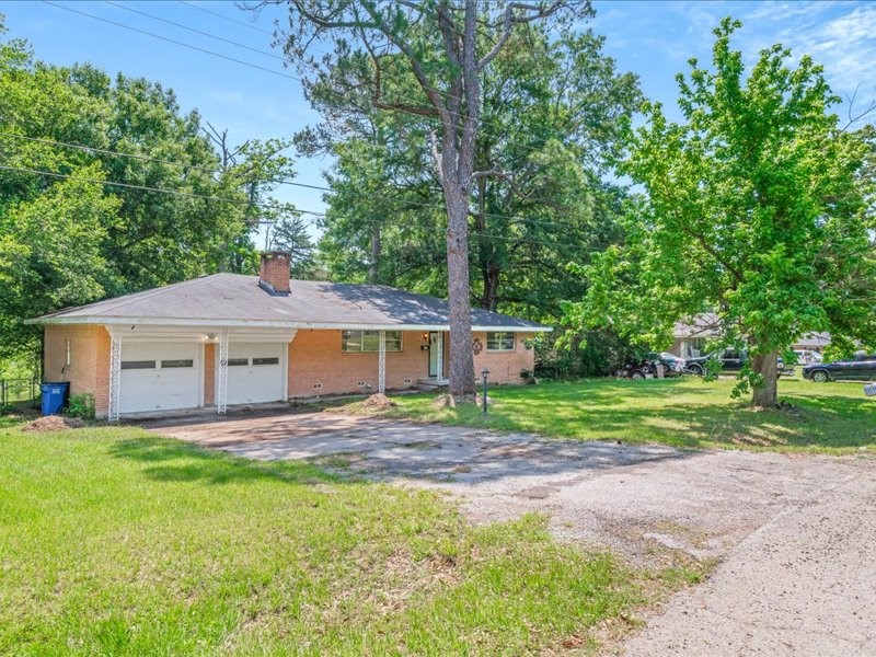 1016 N Saline Grand Saline TX 75140