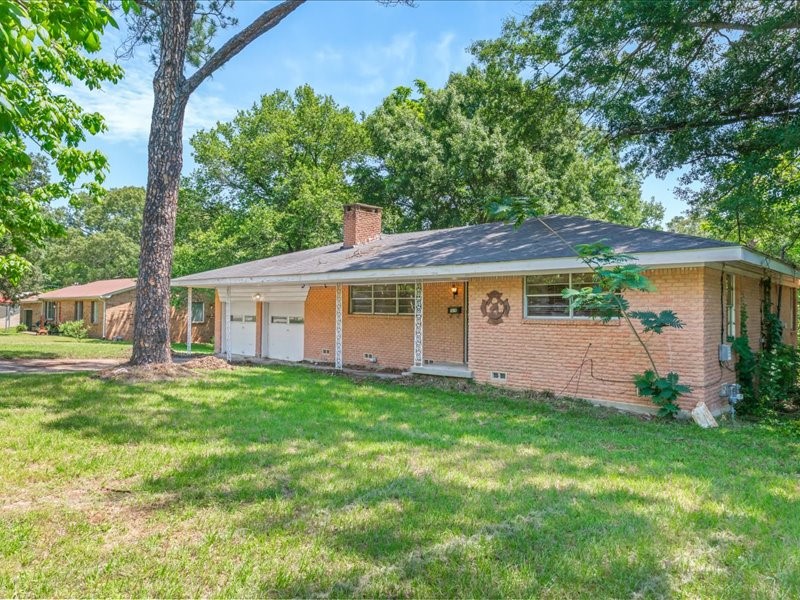 1016 N Saline Grand Saline TX 75140