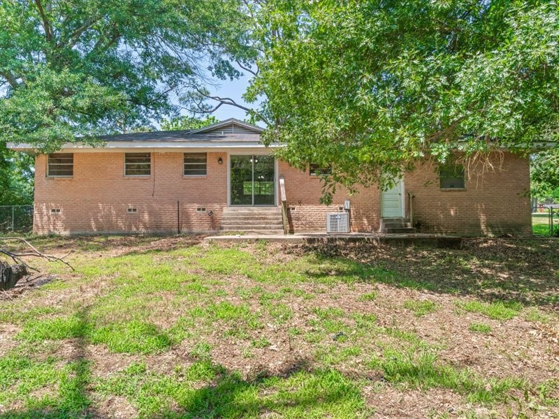 1016 N Saline Grand Saline TX 75140