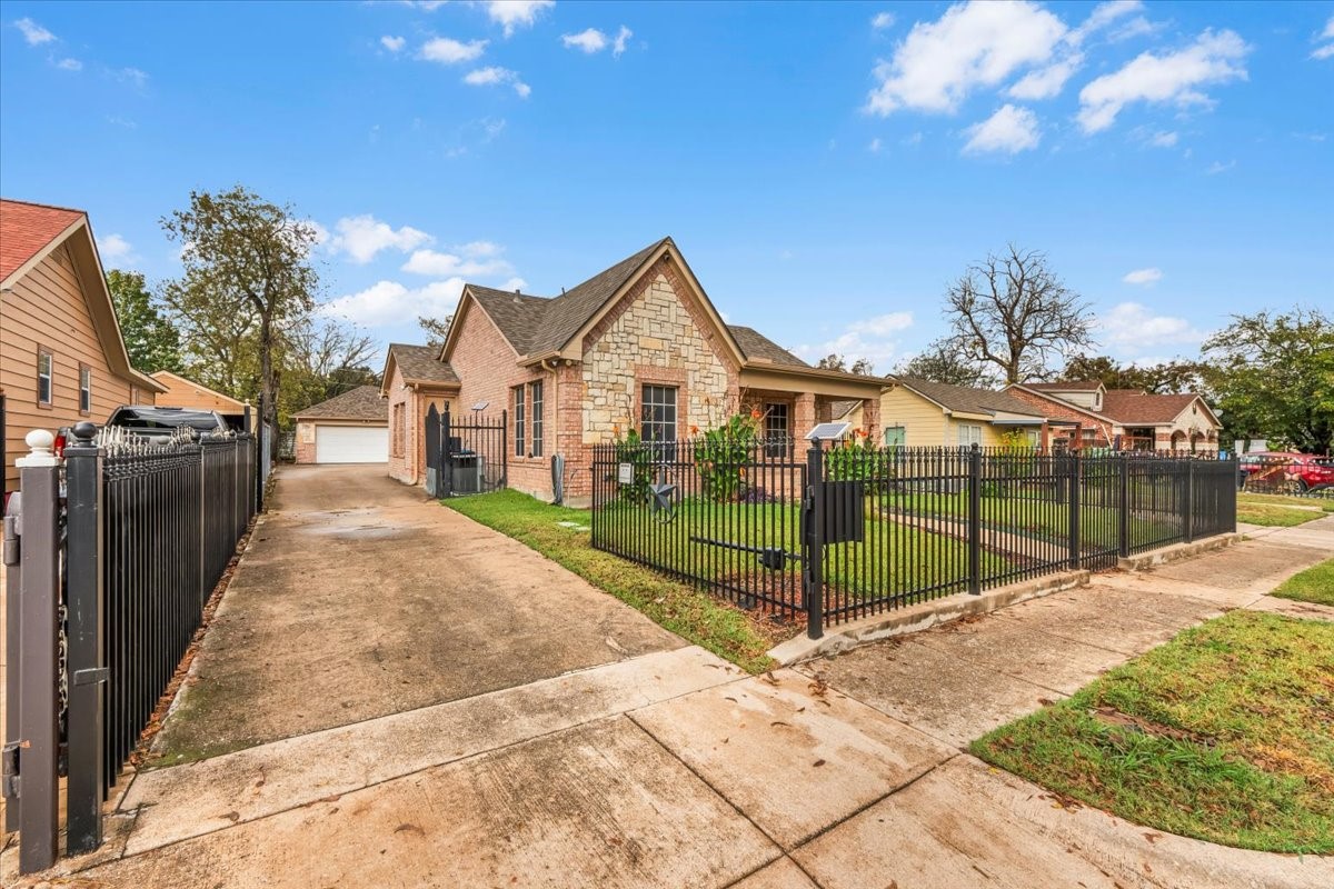 3640 6th Avenue Fort Worth TX 76110