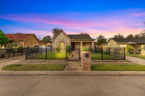 3640 6th Avenue Fort Worth TX 76110