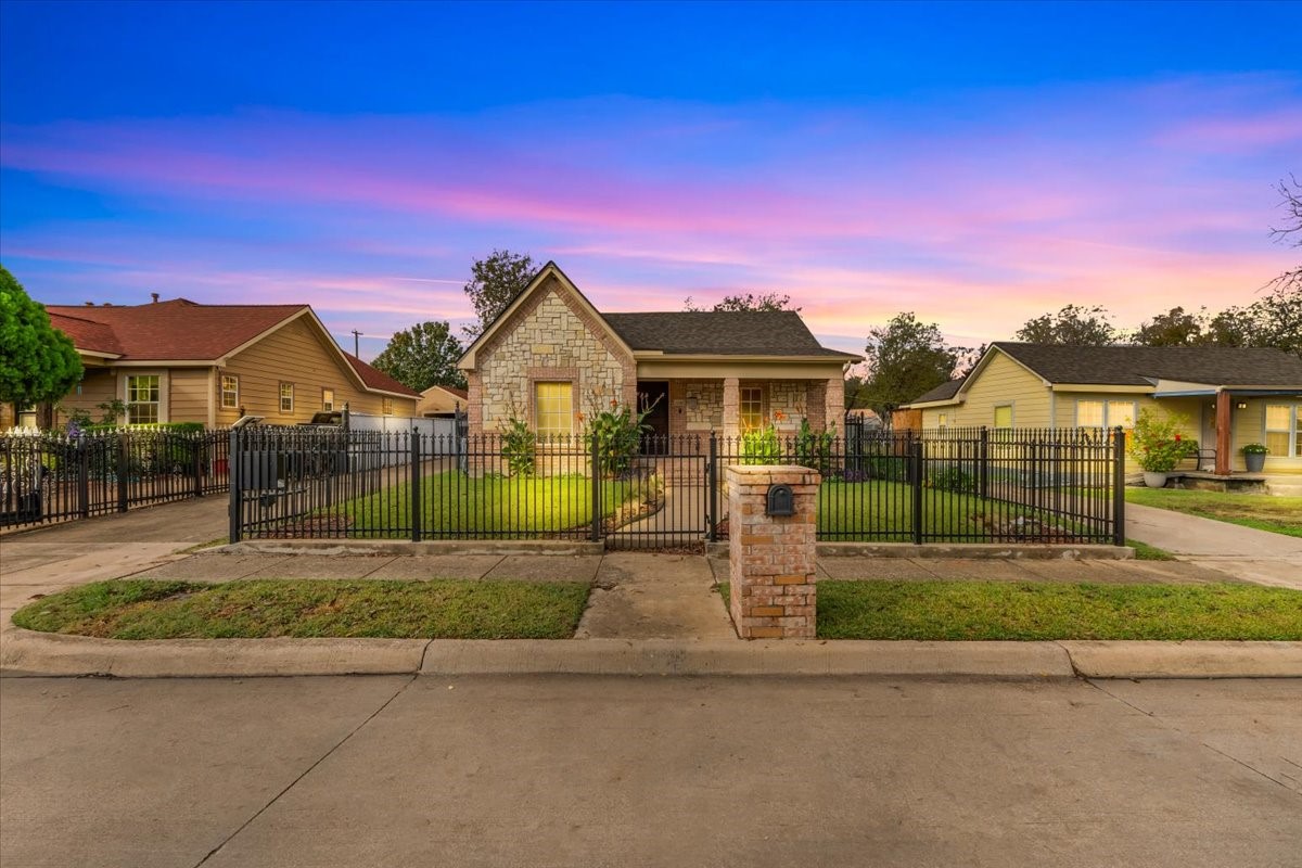 3640 6th Avenue Fort Worth TX 76110