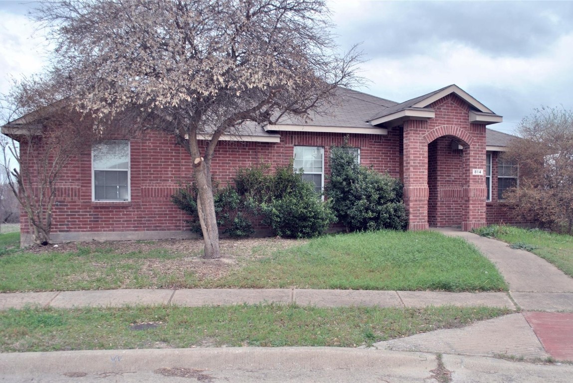 814 Smokey Oak Street Lancaster TX 75146