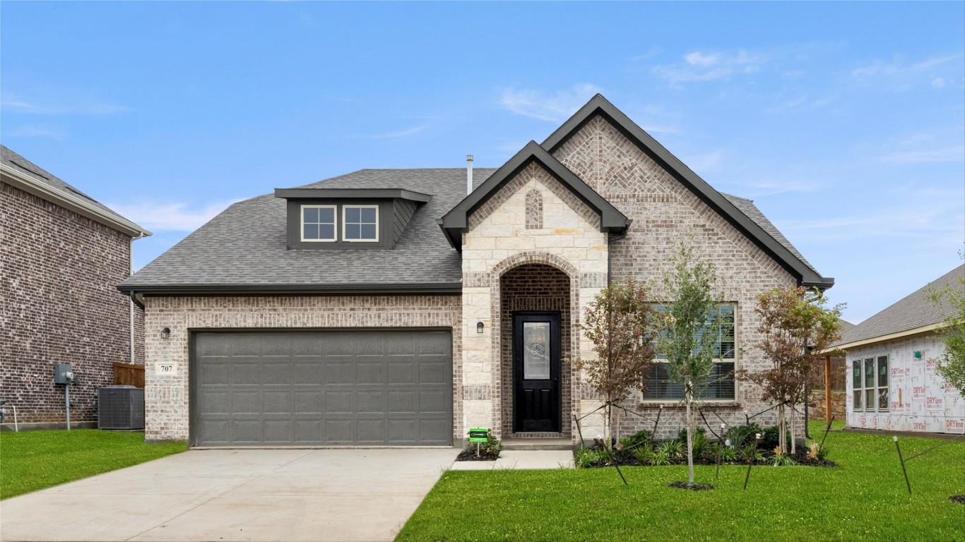 707 Quanah Way Arlington TX 76002
