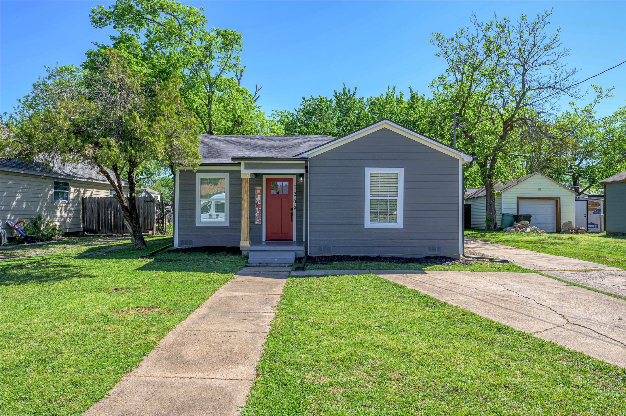 1209 S Maxey Street Sherman TX 75090