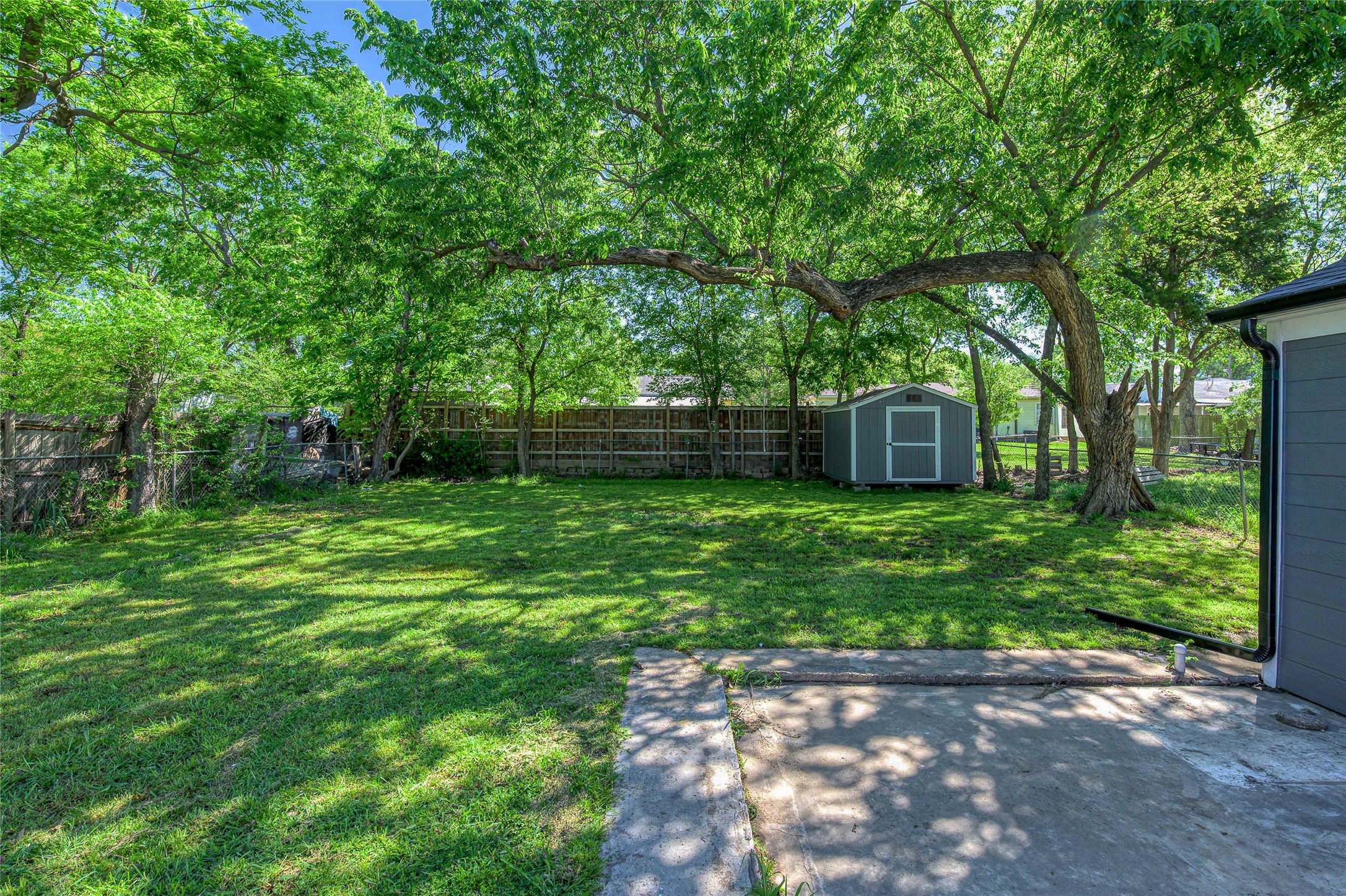 1209 S Maxey Street Sherman TX 75090