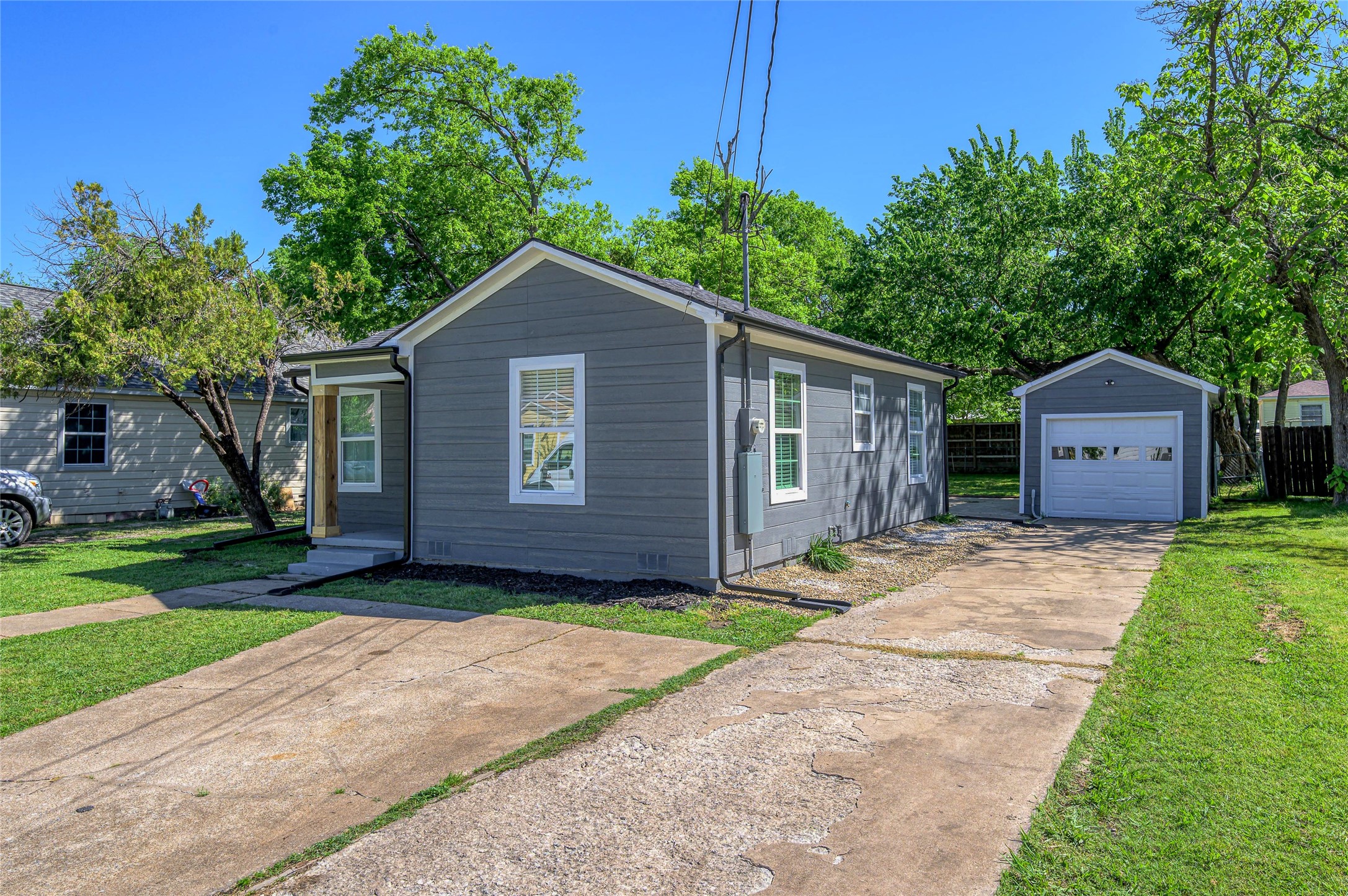1209 S Maxey Street Sherman TX 75090