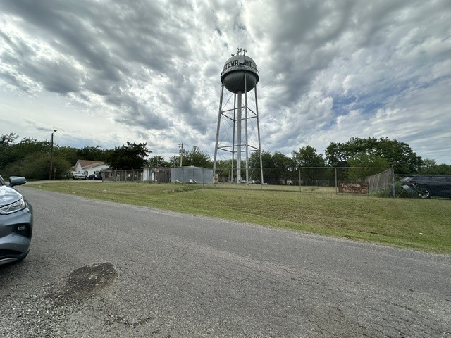 419 W Pine Whitewright TX 75491