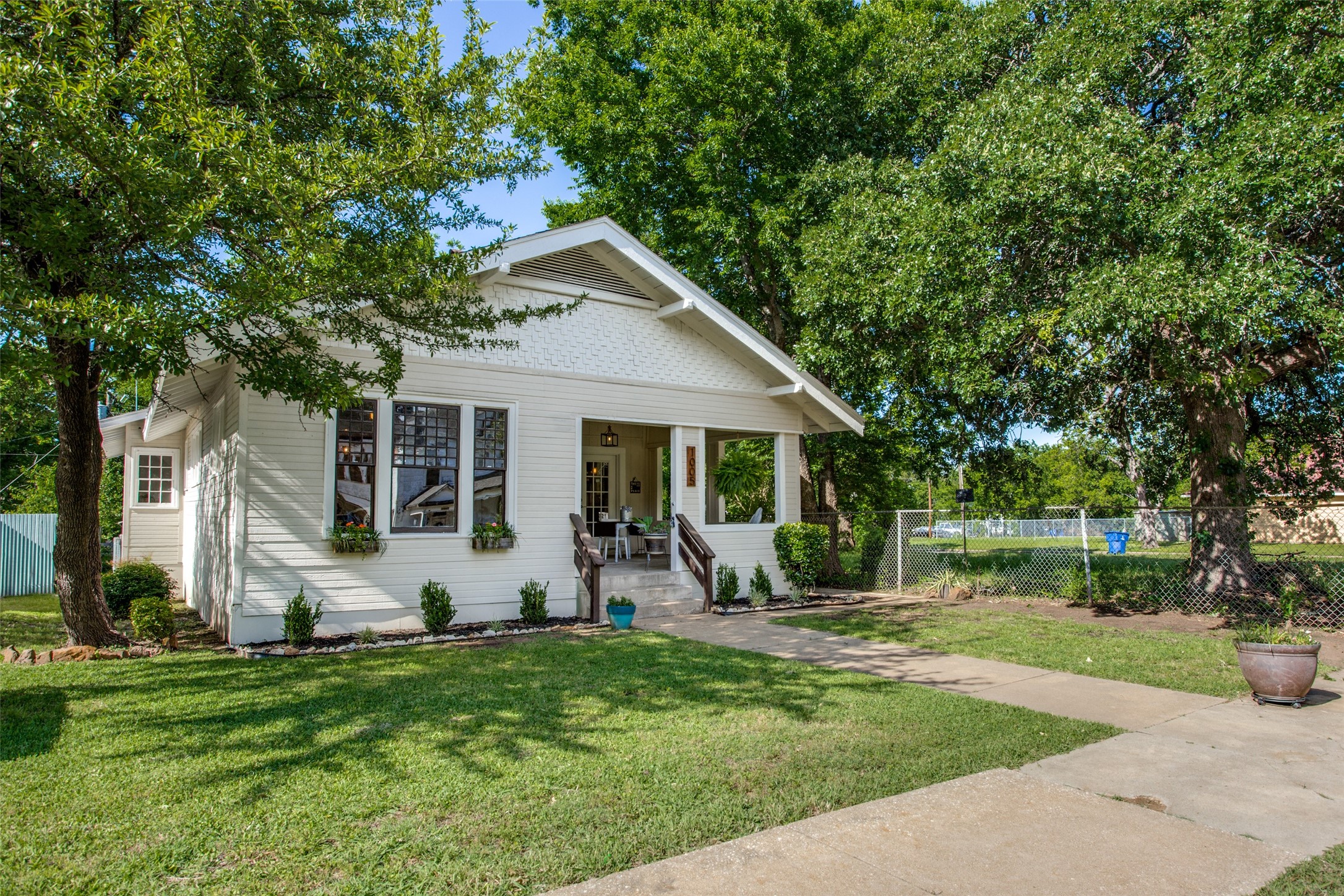 1005 W Walker Street Denison TX 75020
