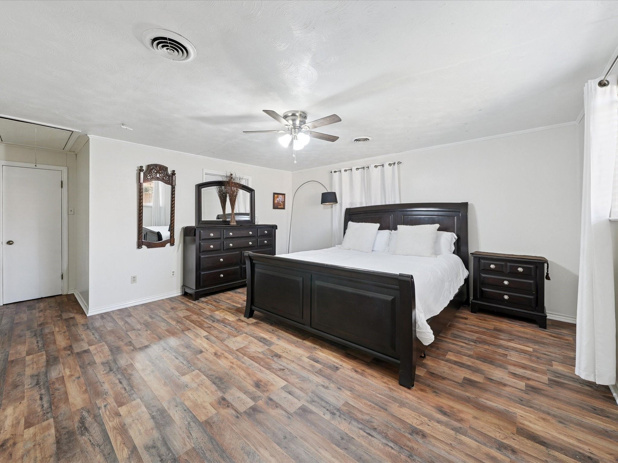 1215 Tarpley Avenue Dallas TX 75211