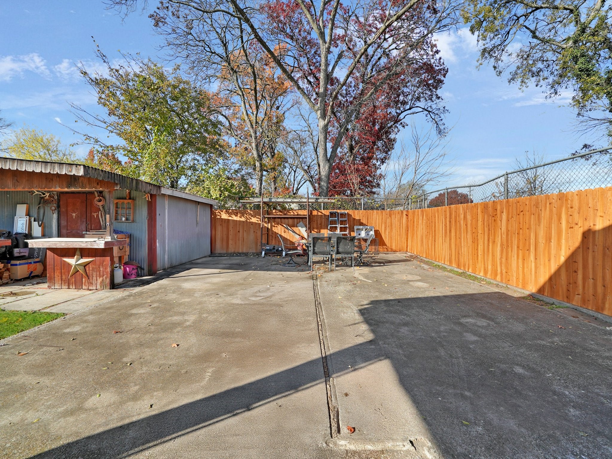 1215 Tarpley Avenue Dallas TX 75211