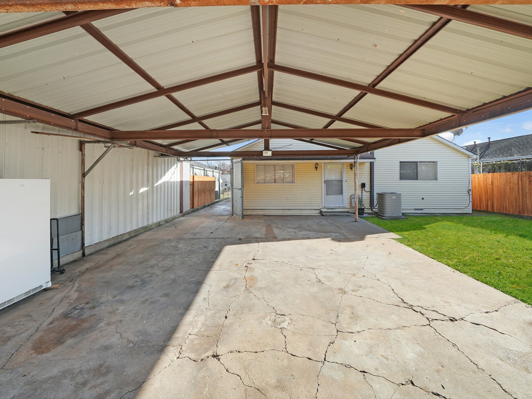 1215 Tarpley Avenue Dallas TX 75211