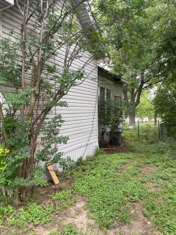 205 S Carpenter Street Mart TX 76664