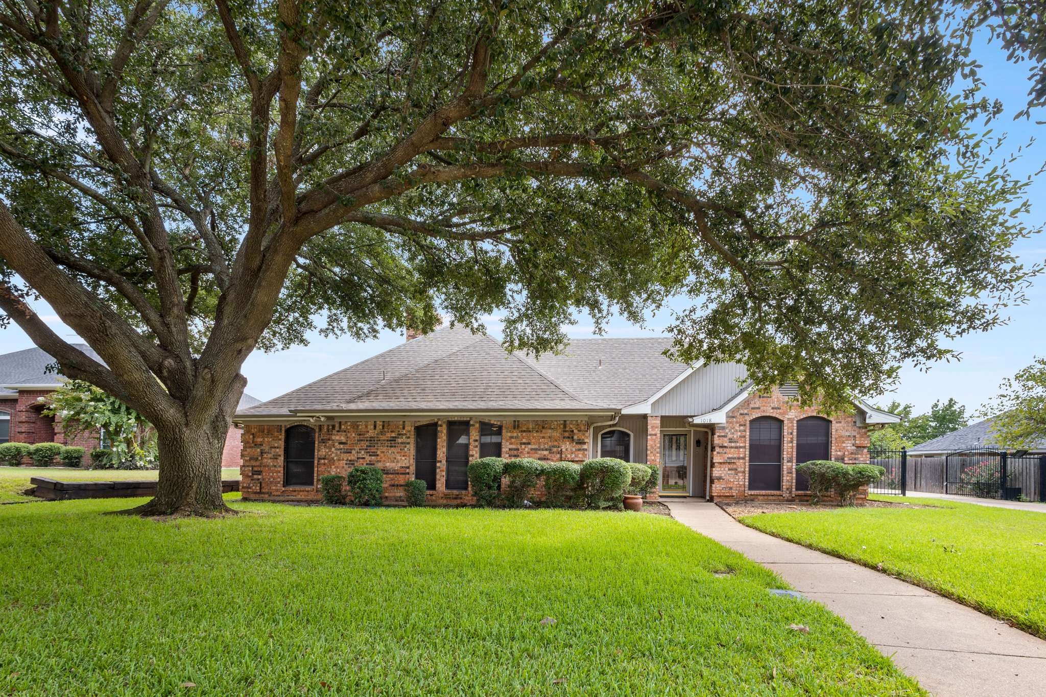 1018 Shady Oak Trail Mansfield TX 76063